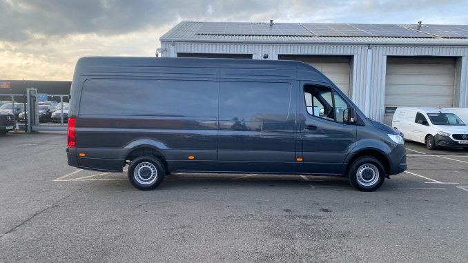 Mercedes-Benz Sprinter 315Cdi L3 Diesel Rwd 3.5t H2 Pro Van 9G-Tronic - Image 9